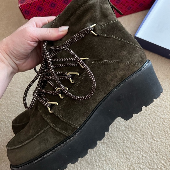 Stuart Weitzman Below Deck Ankle Chunky Lace Up Platform Hiking Boots Size 9 - Picture 2 of 7